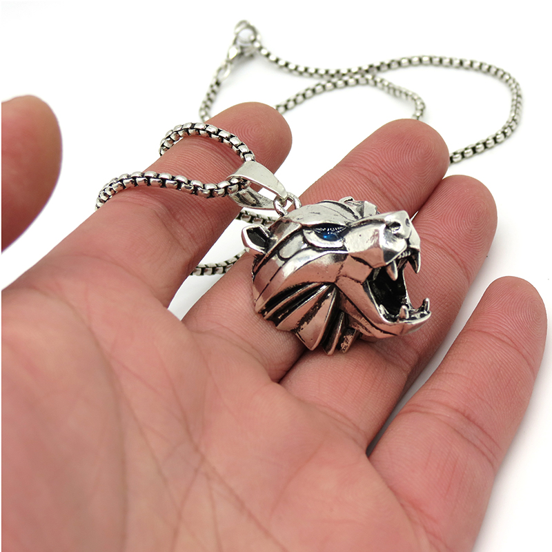 Caucasus Bear Medallion Pendan - Cobra Extruder recension och pris